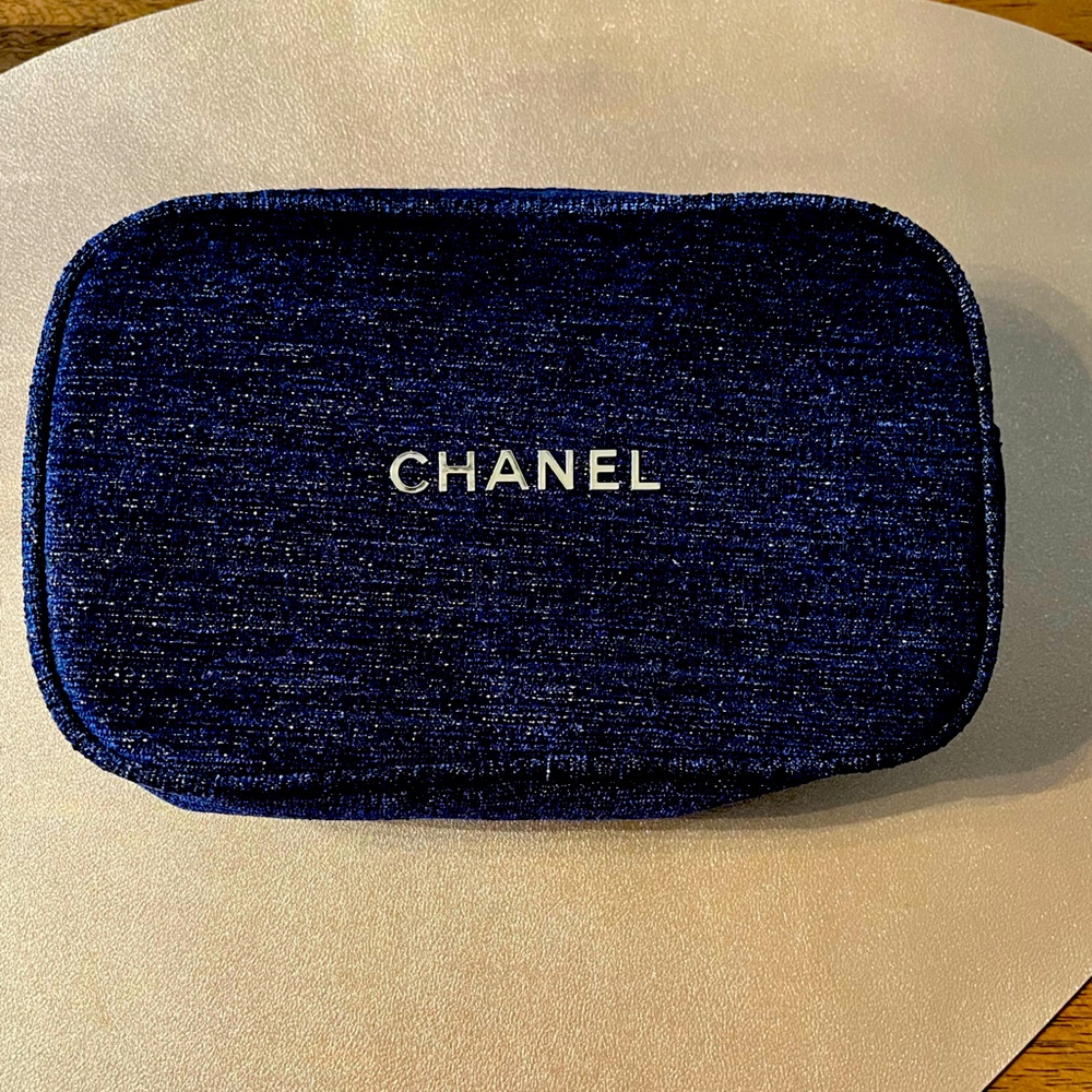 NWOT : Chanel cosmetics bag